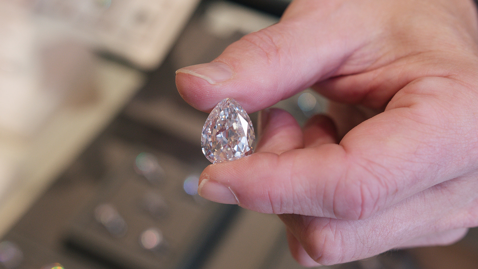 Diamond Clarity Scale - Understanding The Various Levels Of Diamond Clarity And How To Judge Them