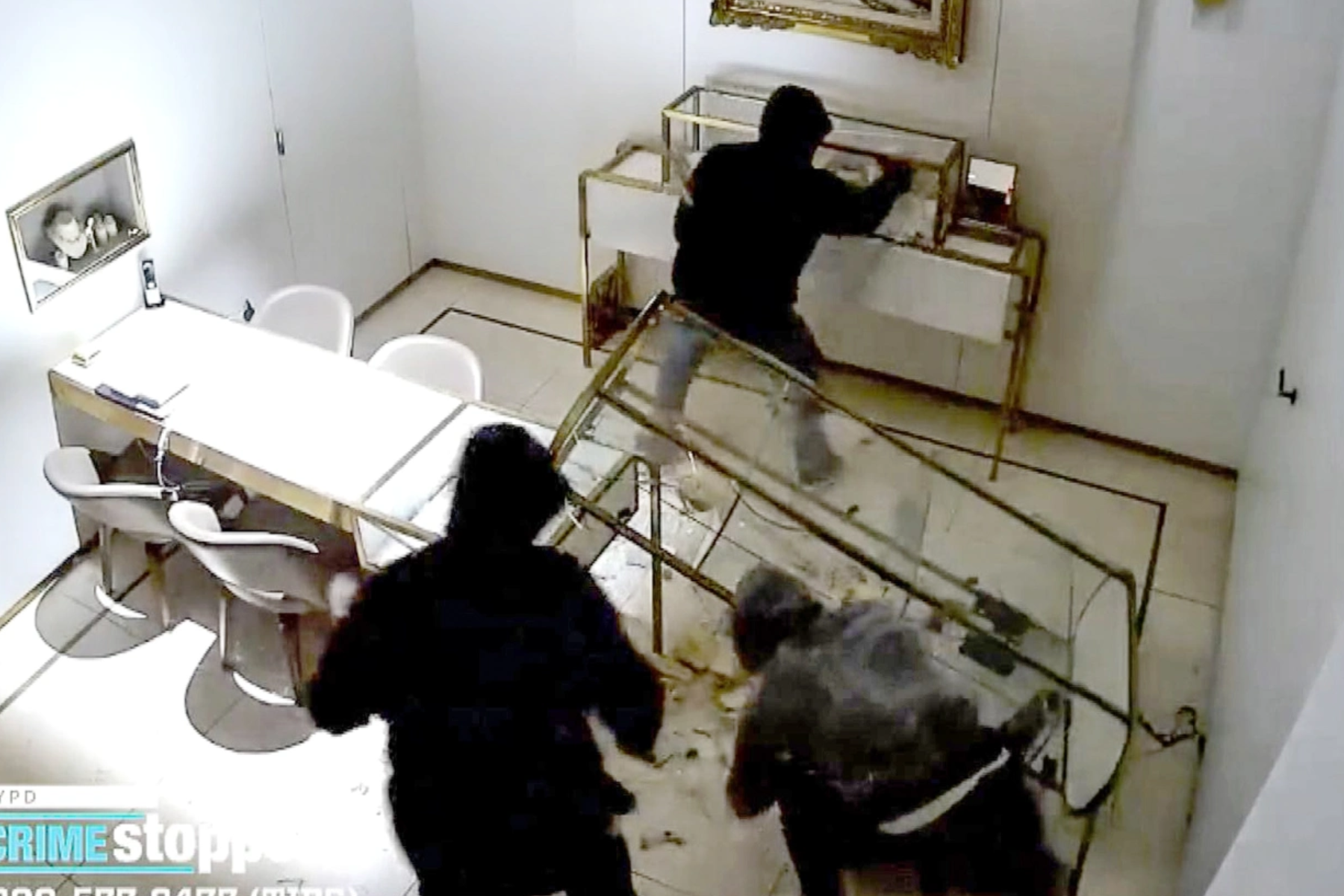 Video Shows $500K In High-end Jewelry Swiped In NYC Smash And Grab
