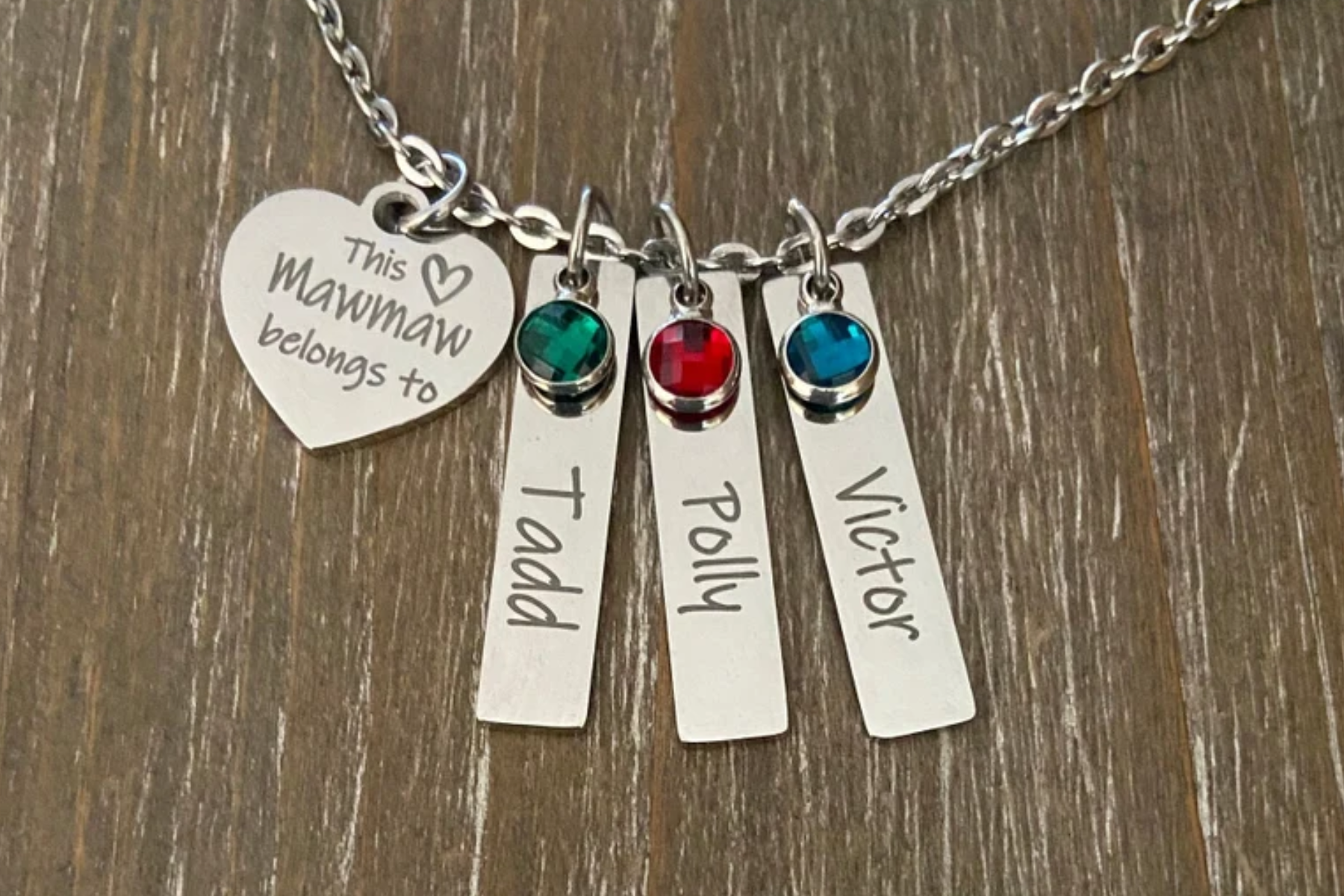 Pendants engraved with the names of grandchildren