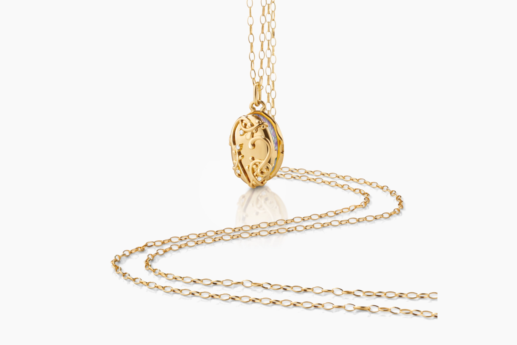 18-karat gold necklace in the Bridgerton x Monica Rich Kosann