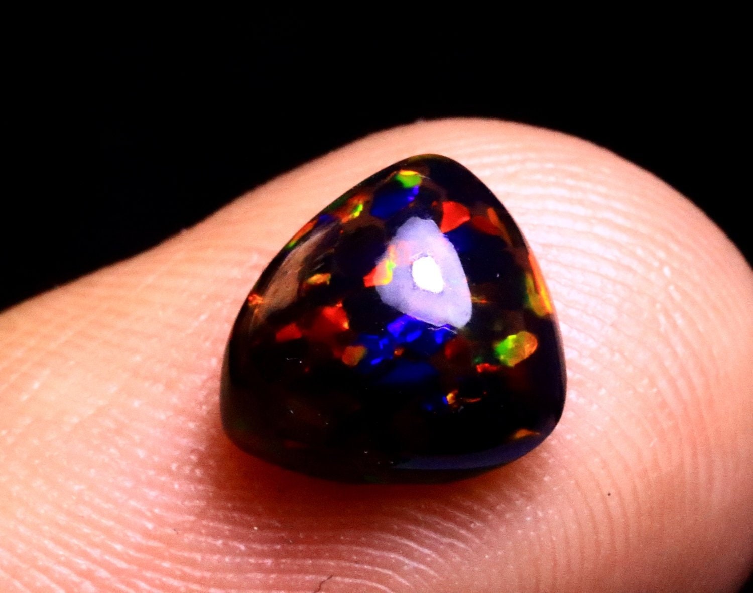 Round edge triangle black opal