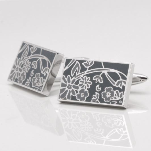Two pieces of two gray-colored cufflinks and has a flower and stem design