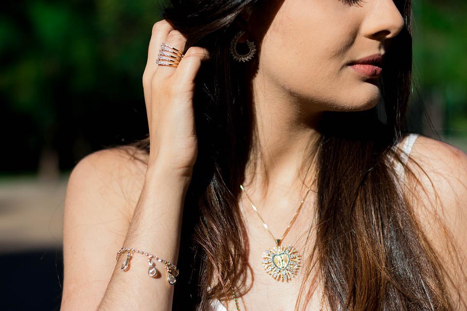 Essential Tips For Styling Your Jewelry Like A Pro