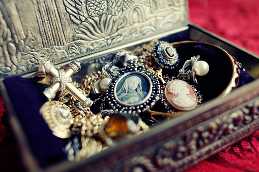 Vintage Jewelry Box - The Perfect Gift For Women