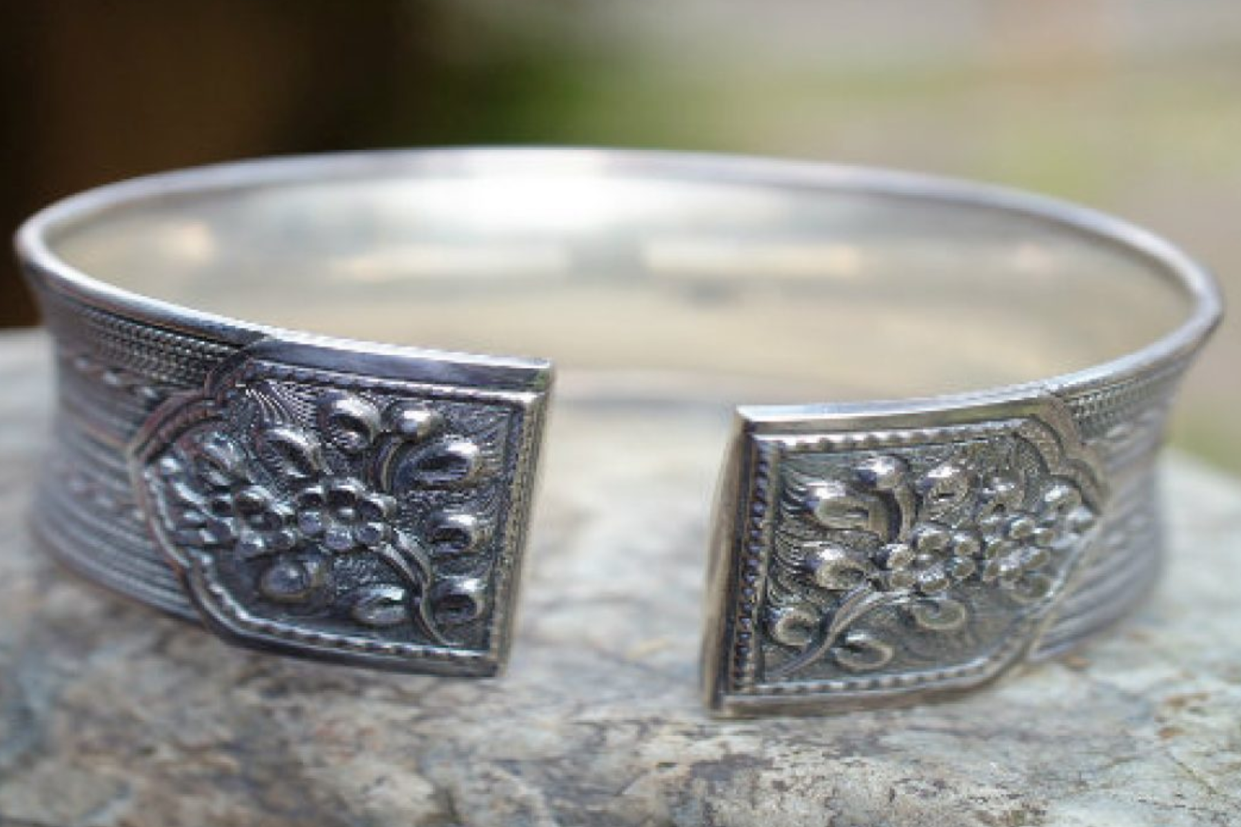 A robust sterling silver bracelet that can be adjusted