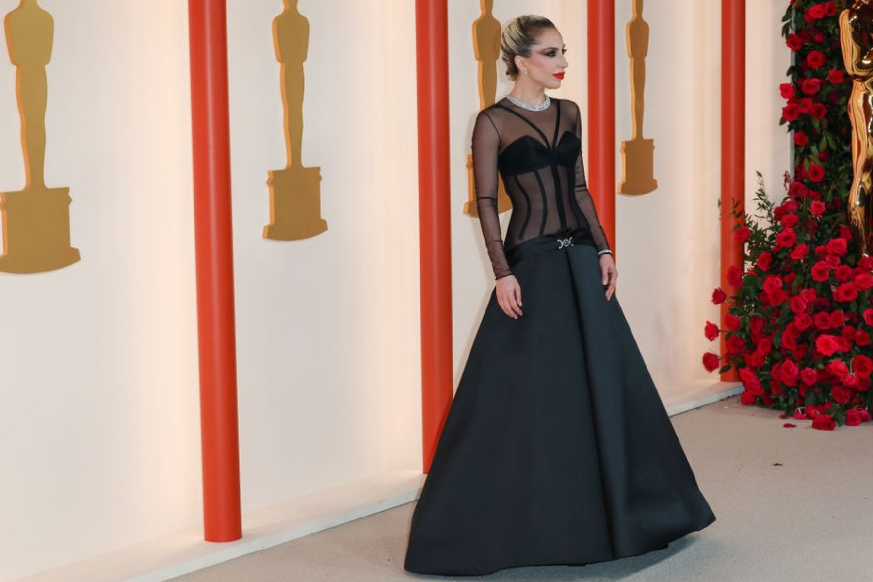 Lady Gaga’s complete look at the Oscars this evening