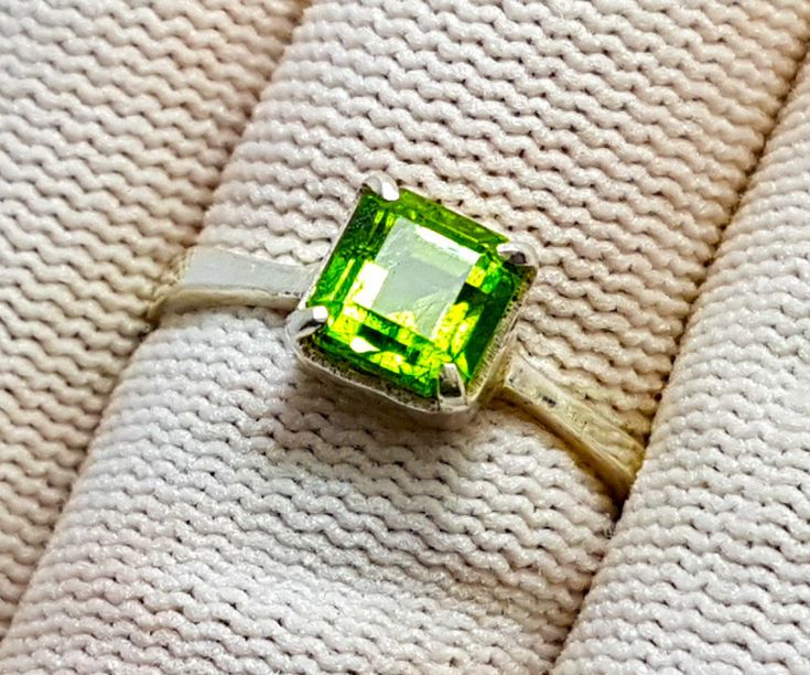Chrysolite Stone And Celebrities - Strong Symbolic Value