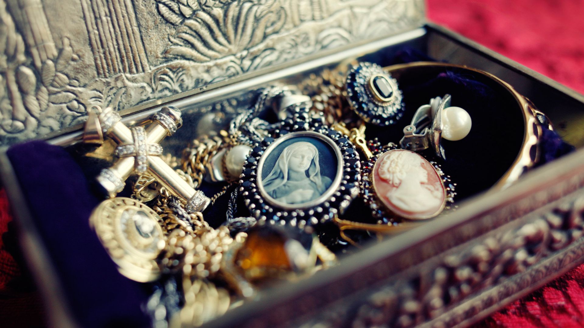 Vintage Collector's Jewelry - The Beauty And Timelessness