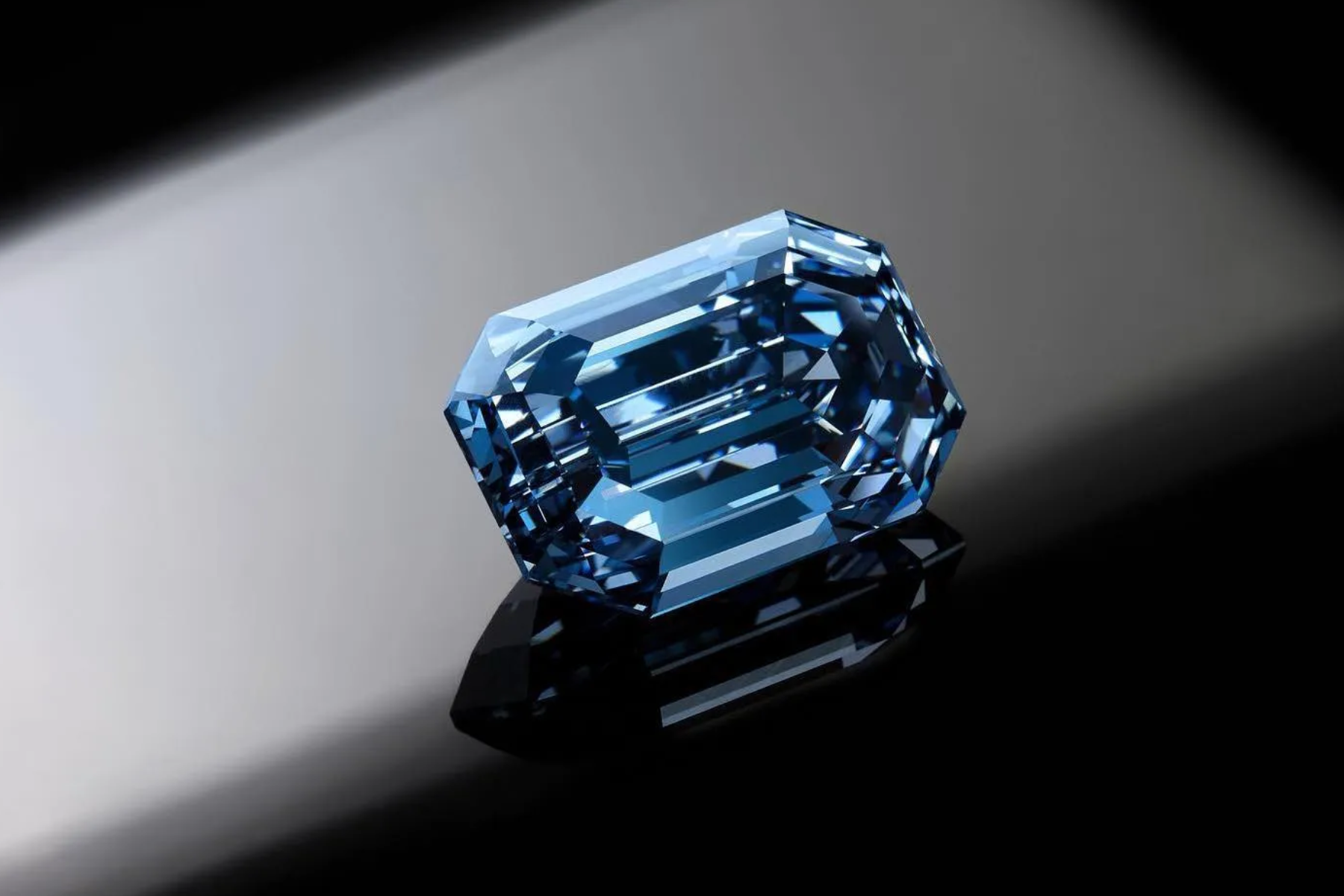 A white-to-blue diamond set against a dark background