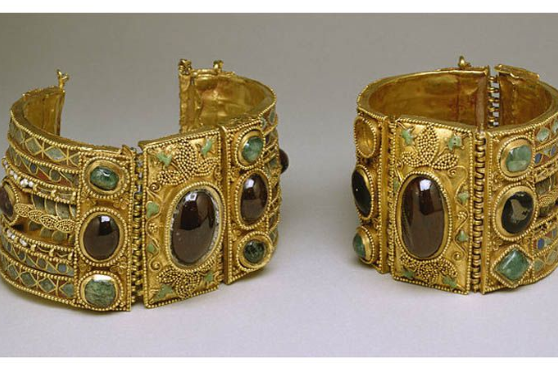 Two ancient gold bracelet cuffs