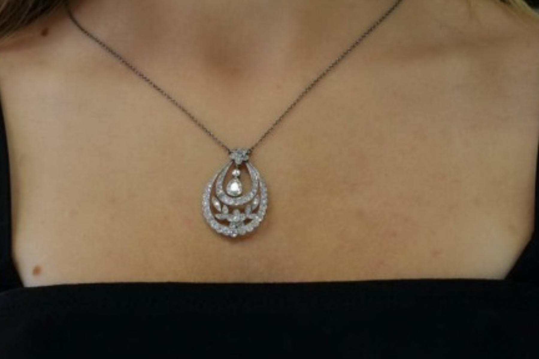 A lady wearing an Edwardian necklace