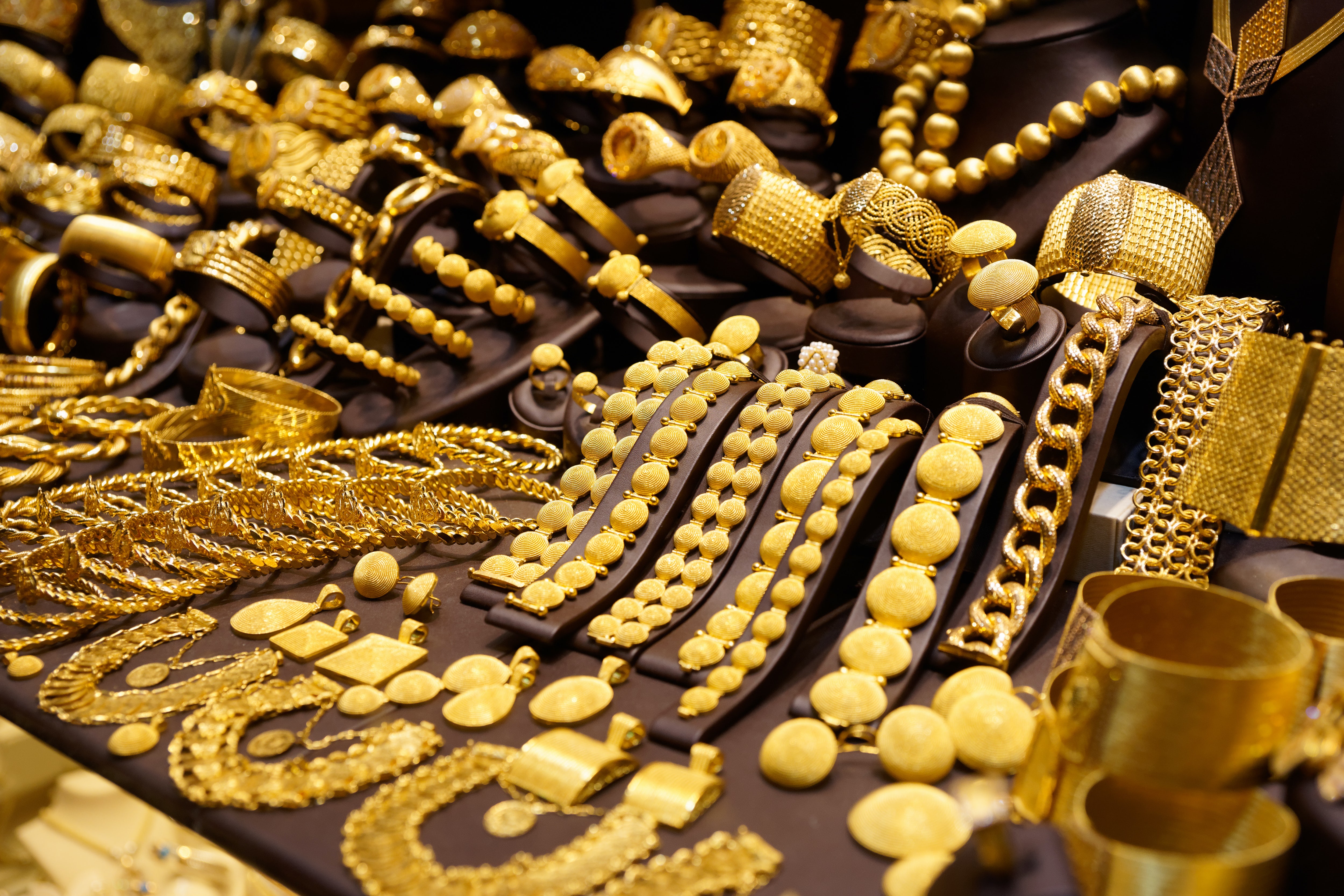 Luxury Gold Jewelry - A Guide To Buying And Owning