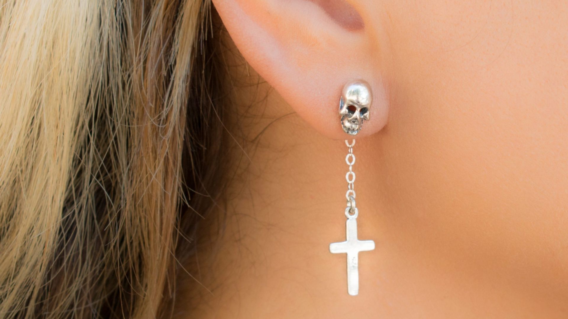 Gothic Earrings - A Unique And Bold Addition To Your Jewelry Collection