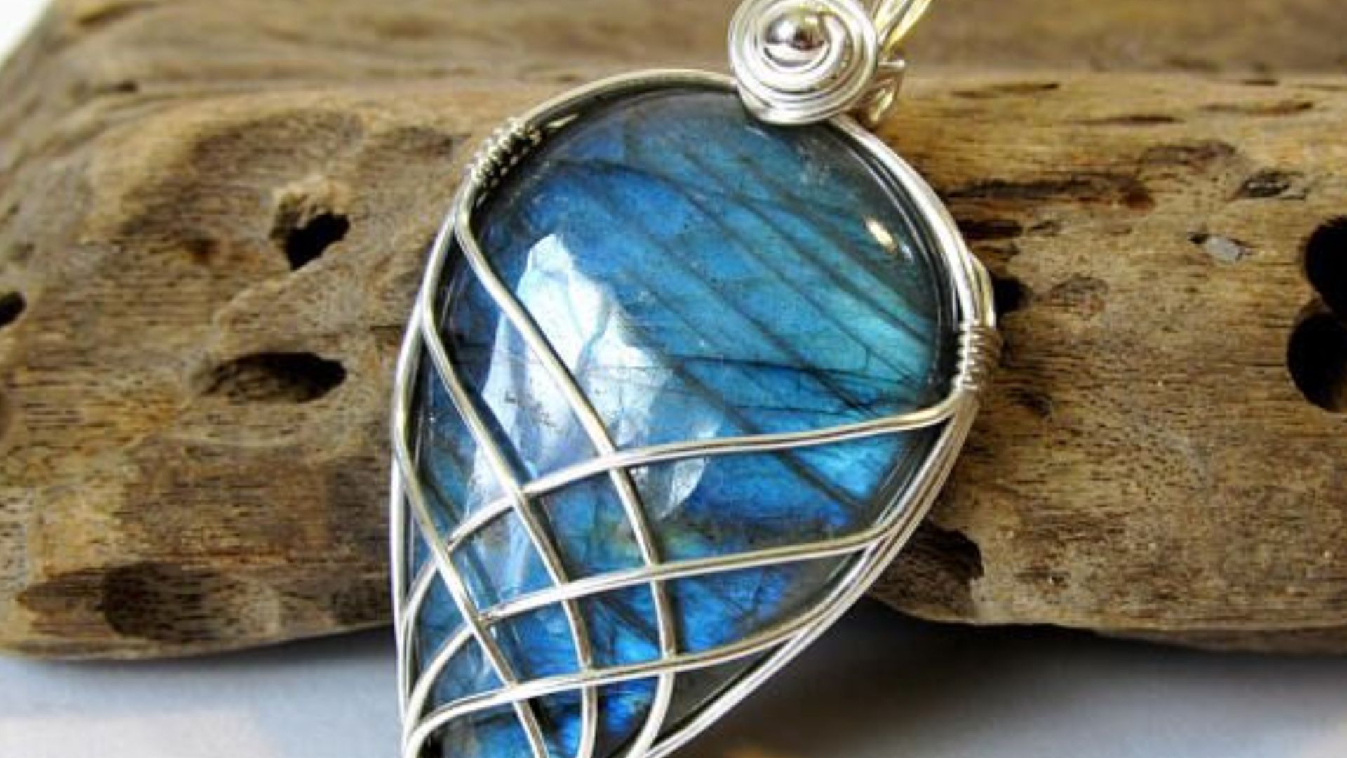 Wire-wrapped Silver Jewelry - Creating Unique Designs