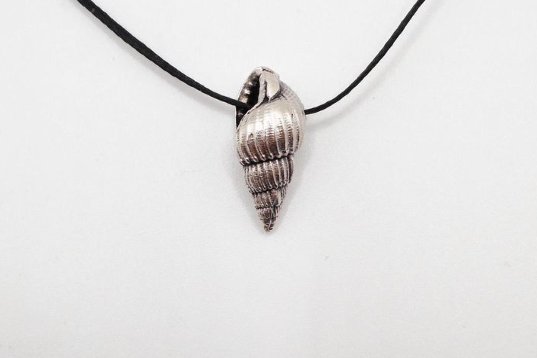 Shell Pendants For Beach Lovers - From Sea To Style