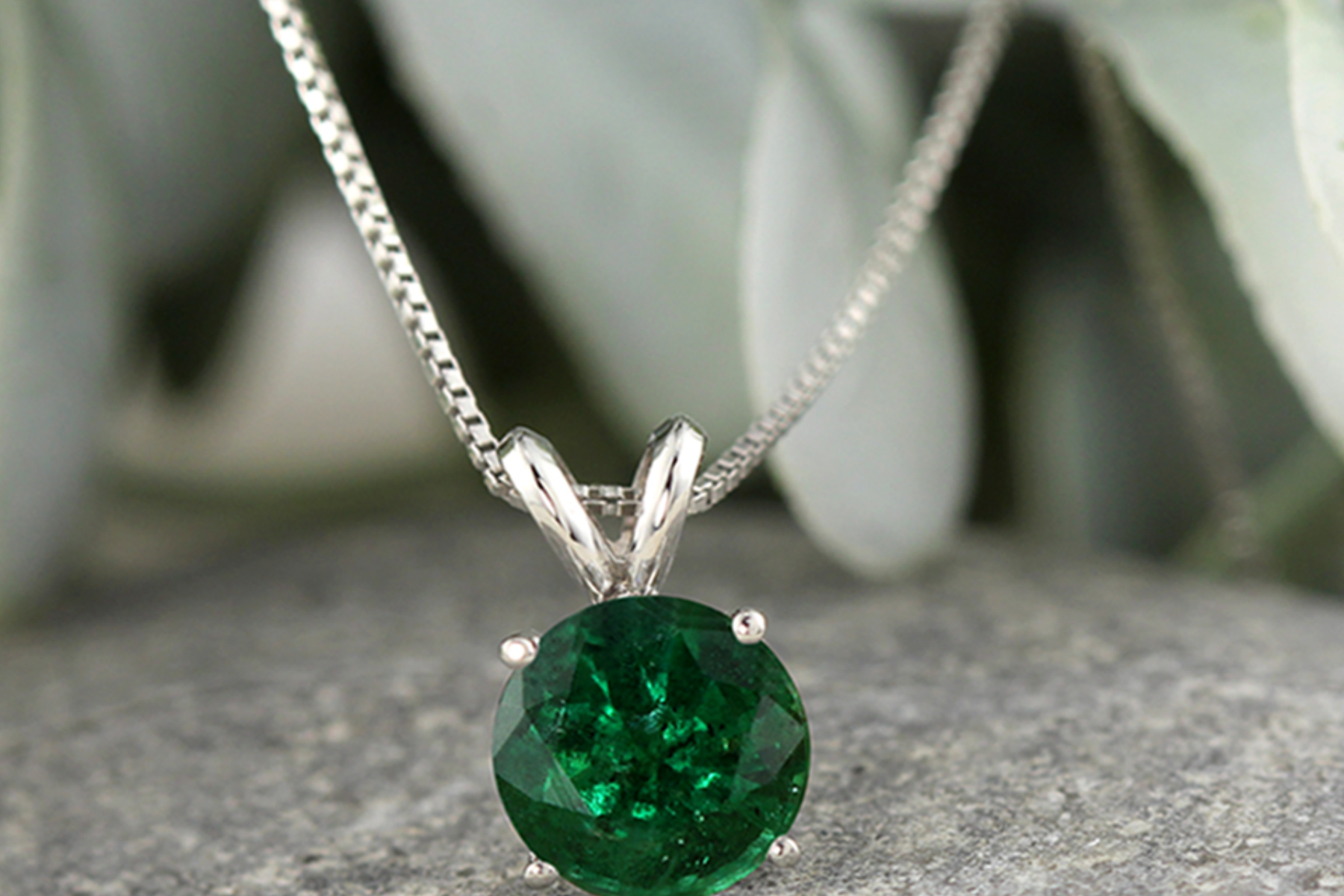 Necklace with an emerald pendant