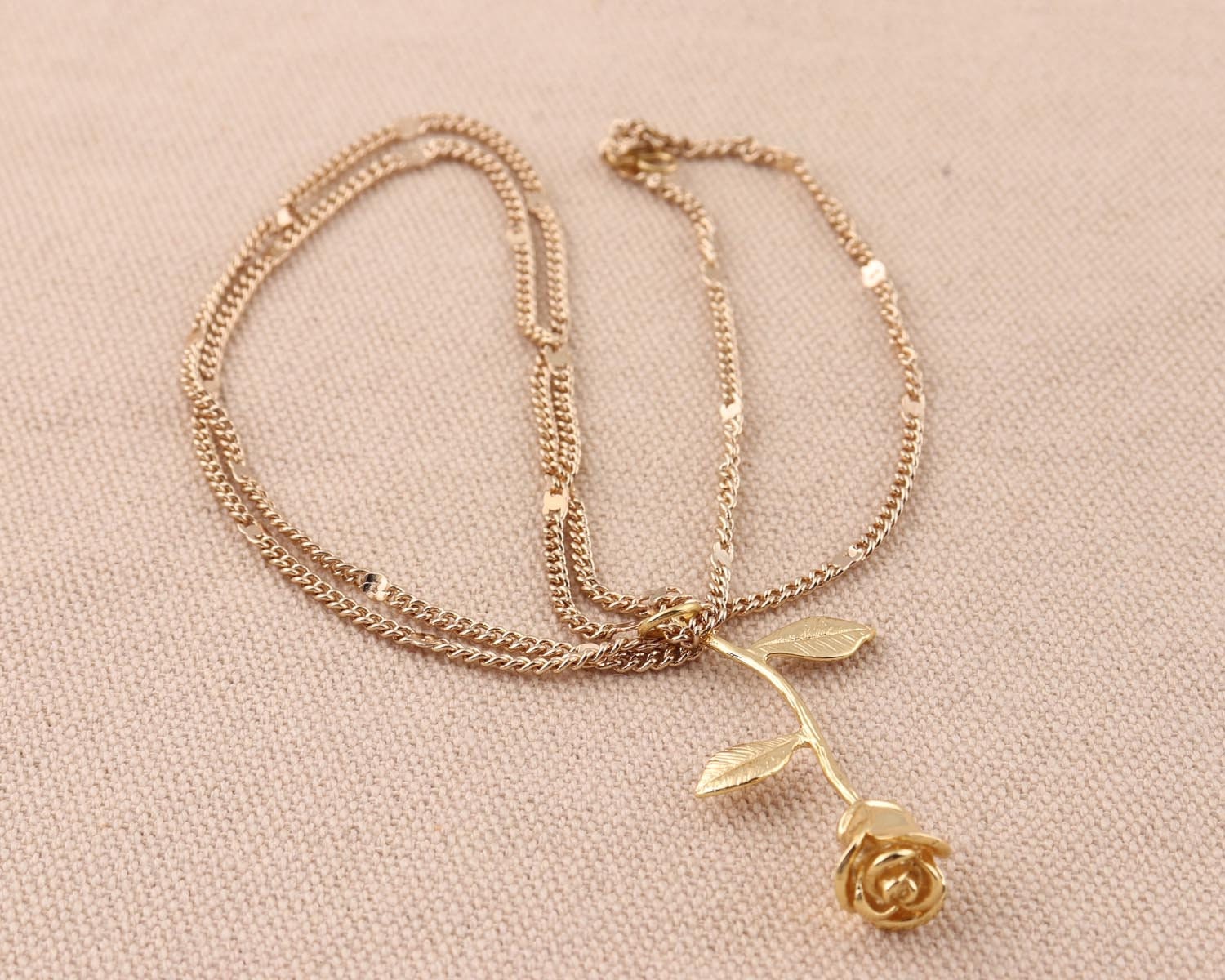 Unique Design Gold Rose Gold Pendant necklace Pendant flower