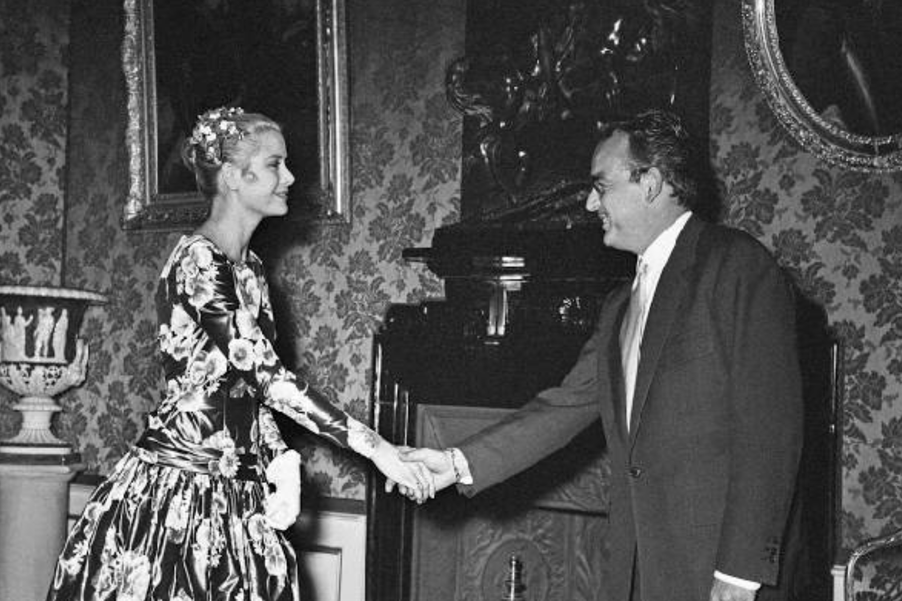 Grace Kelly and Prince Rainier shake hands on their first meeting