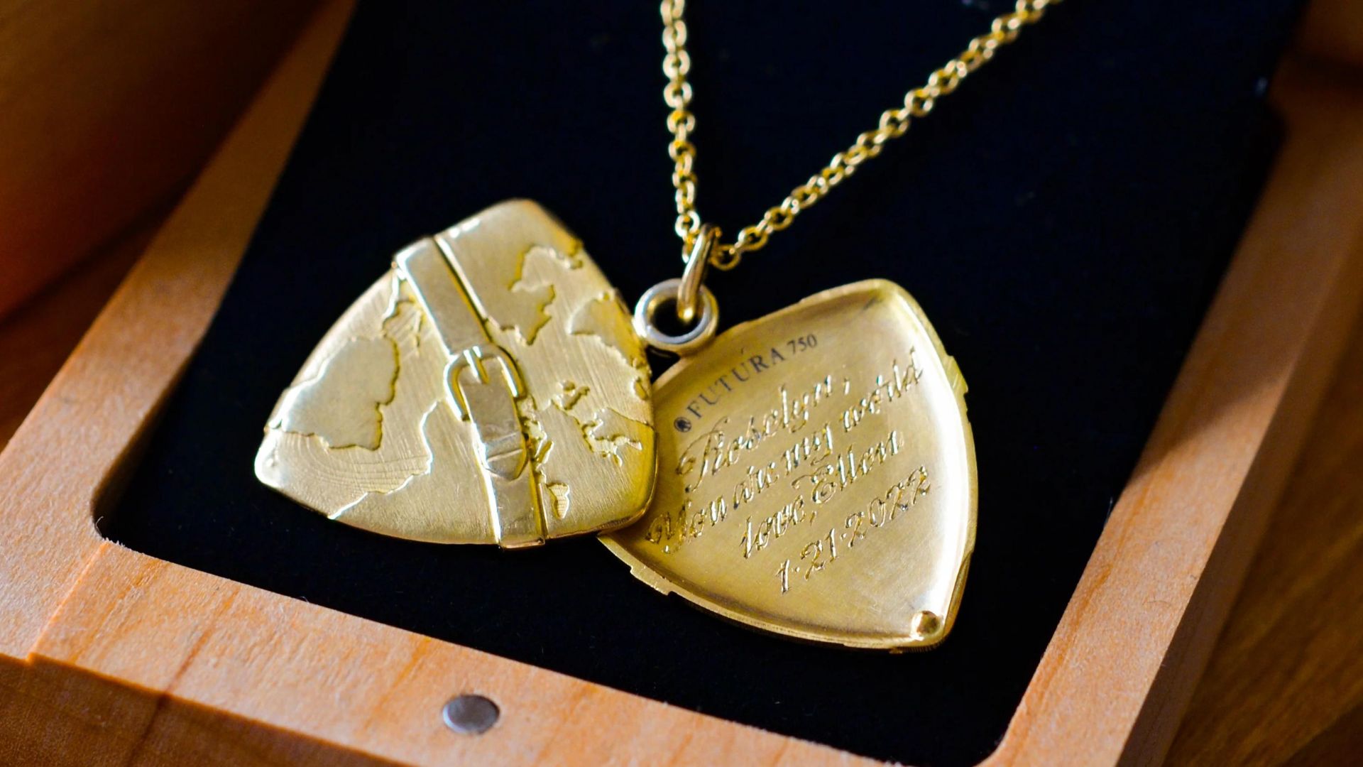 Crafting Memories - Gold Jewelry With Engraving Options