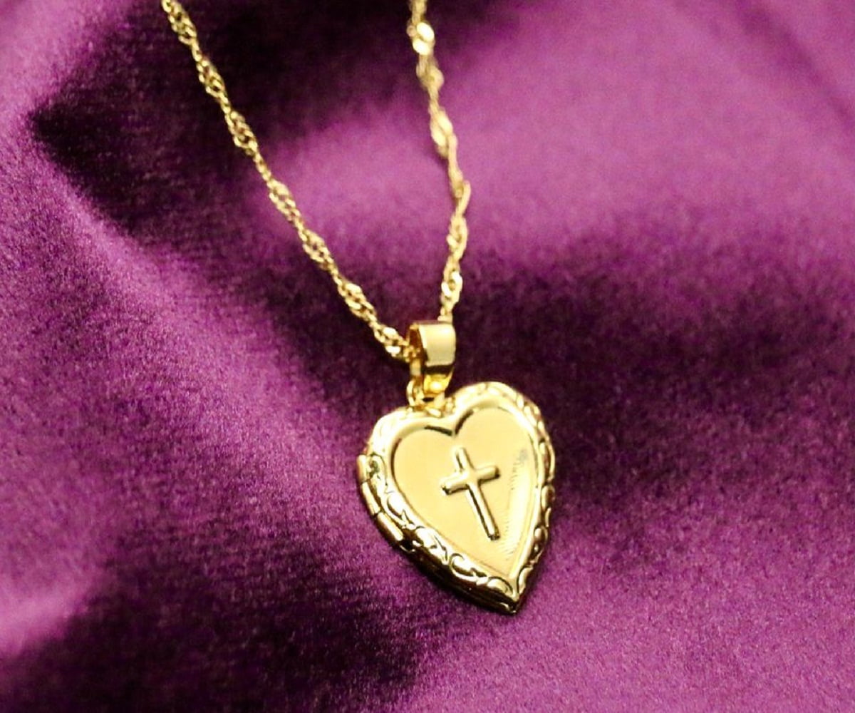 14 Karat Bounded Gold Chain with Gold Heart Locket