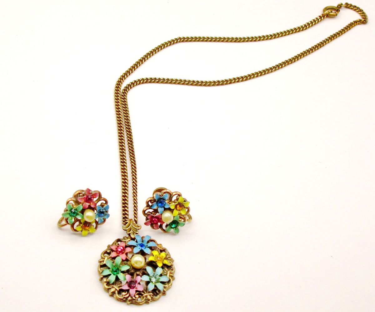 Birth Flower Necklaces - Personalized Floral Elegance