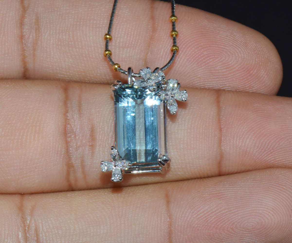 Diamond Aquamarine 18K Solid Gold Pendant Necklace