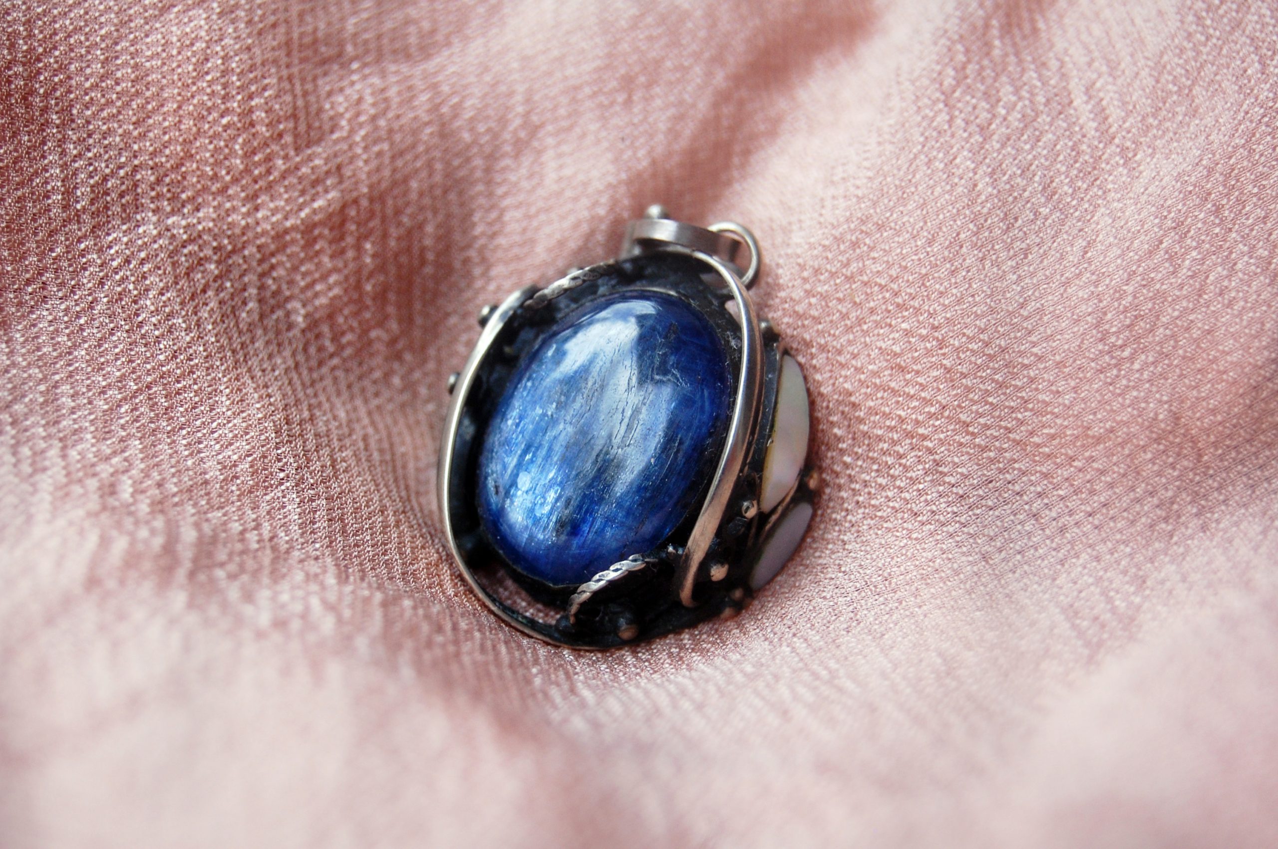 A blue Kyanite jewel pendant