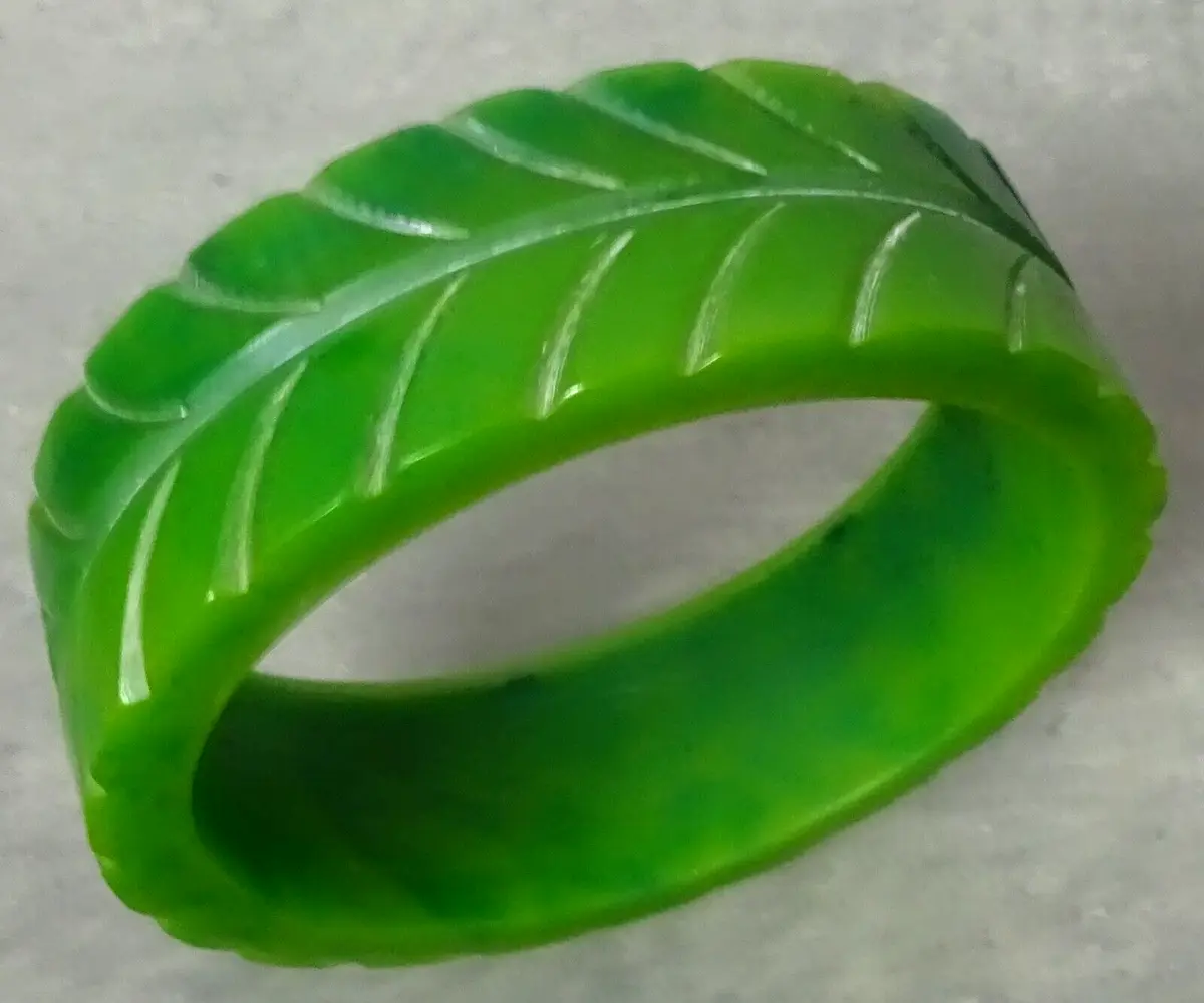 Chunky Vintage Carved Green Simulated Bakelite Lucite Thermoset Bangle