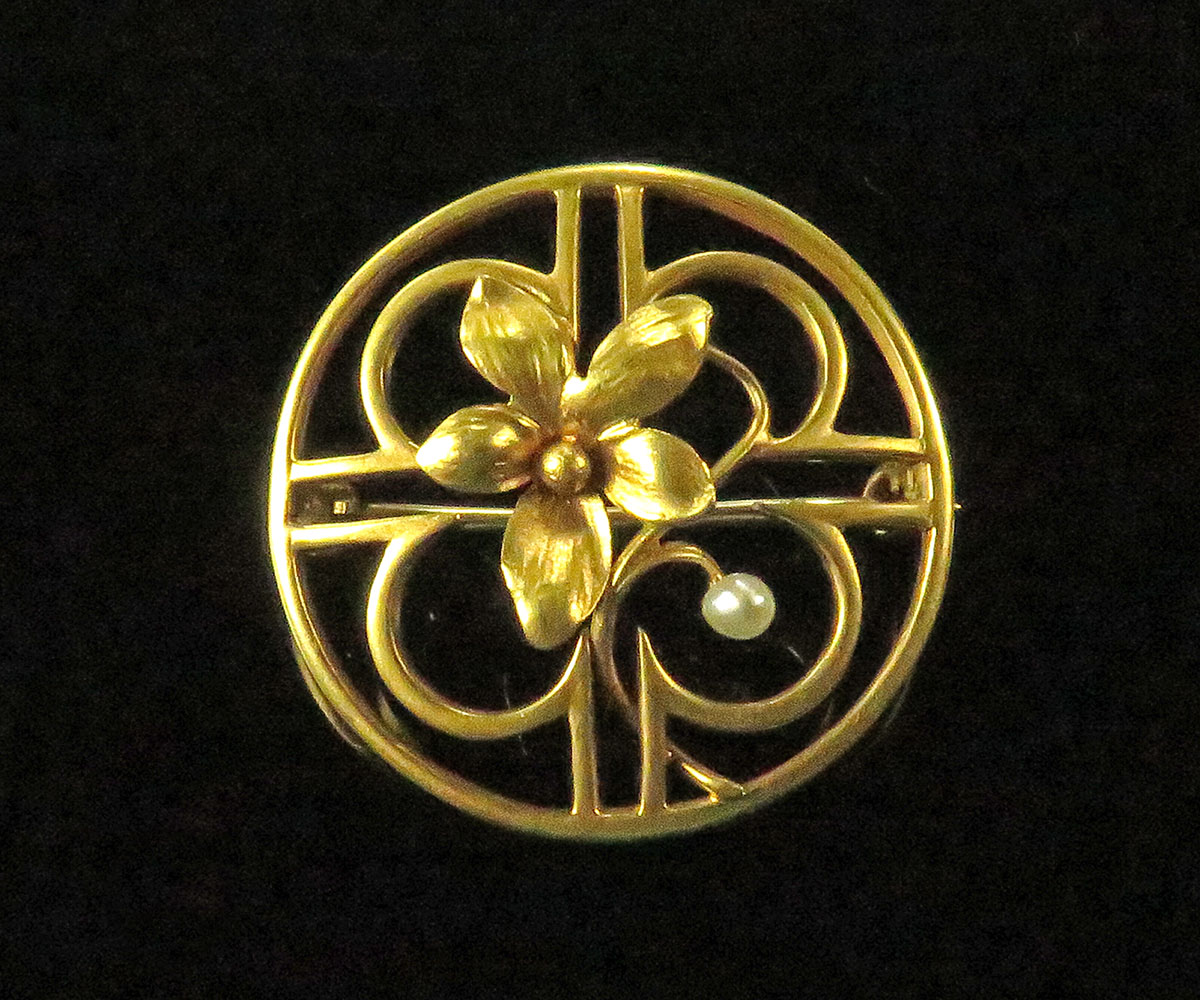 Gold Flower Brooch with Pearl