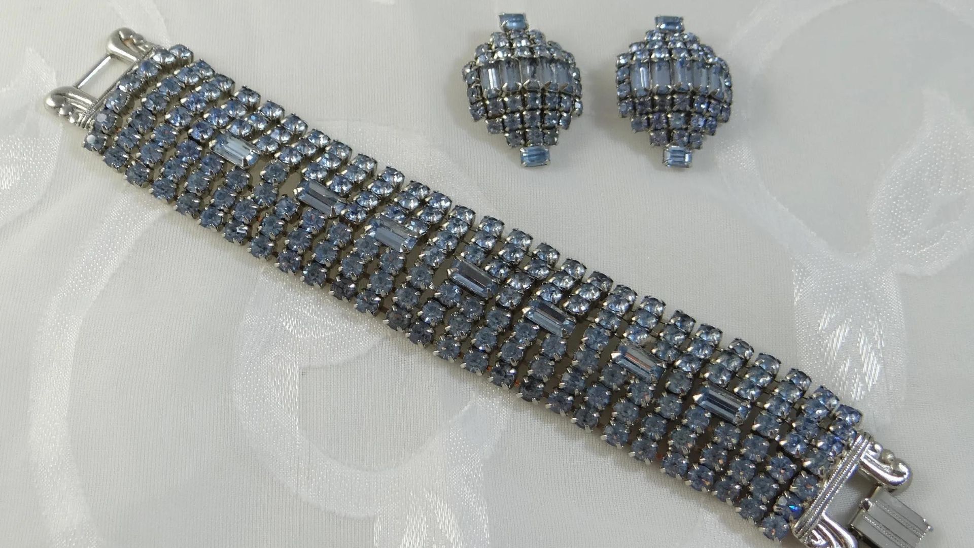 Vintage Mid Century Modern Blue Rhinestone Bracelet