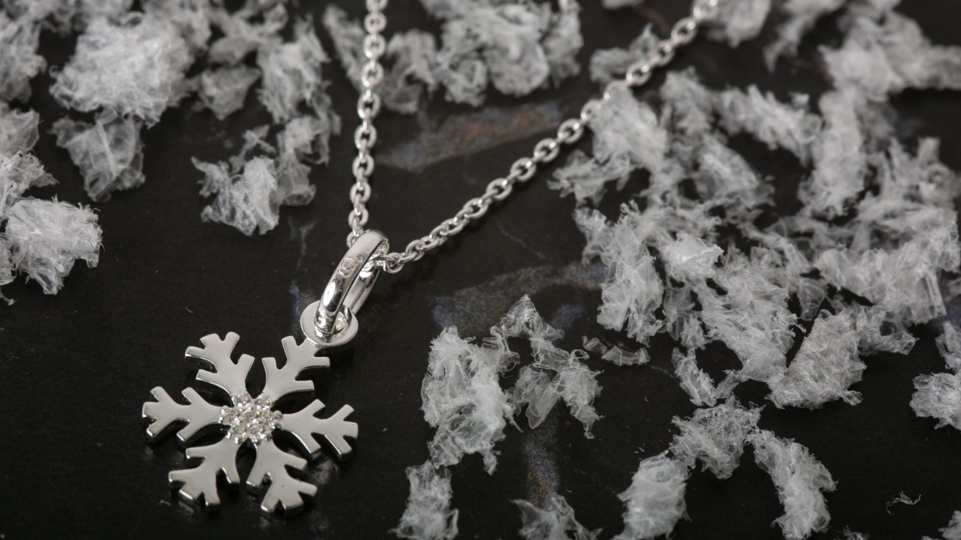 Snowflake Pendant in sterling silver with a sparkling centre
