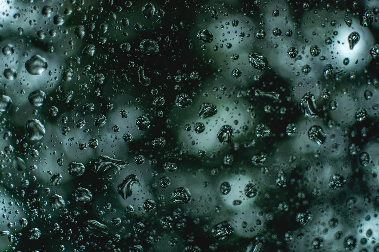 Shallow Focus of Water Droplets