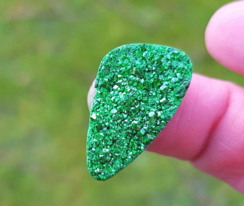 Green Color Uvarovite Garnet Gemstone