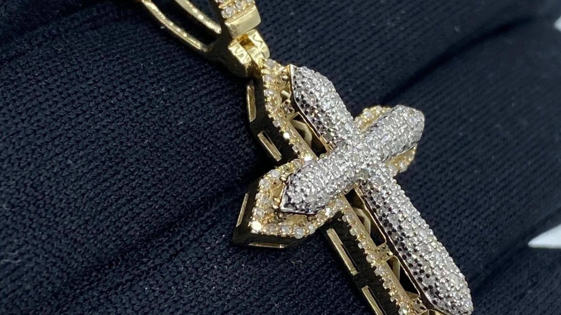 Angelic Cross Pendant With Diamond And Gold