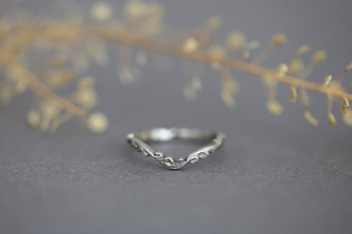 Platinum 2mm floral carved wishbone ring