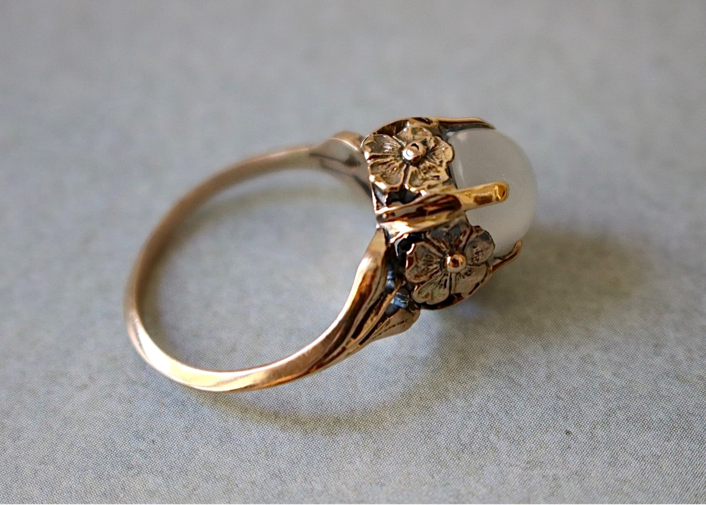 14k Gold & Moonstone Art Nouveau Ring