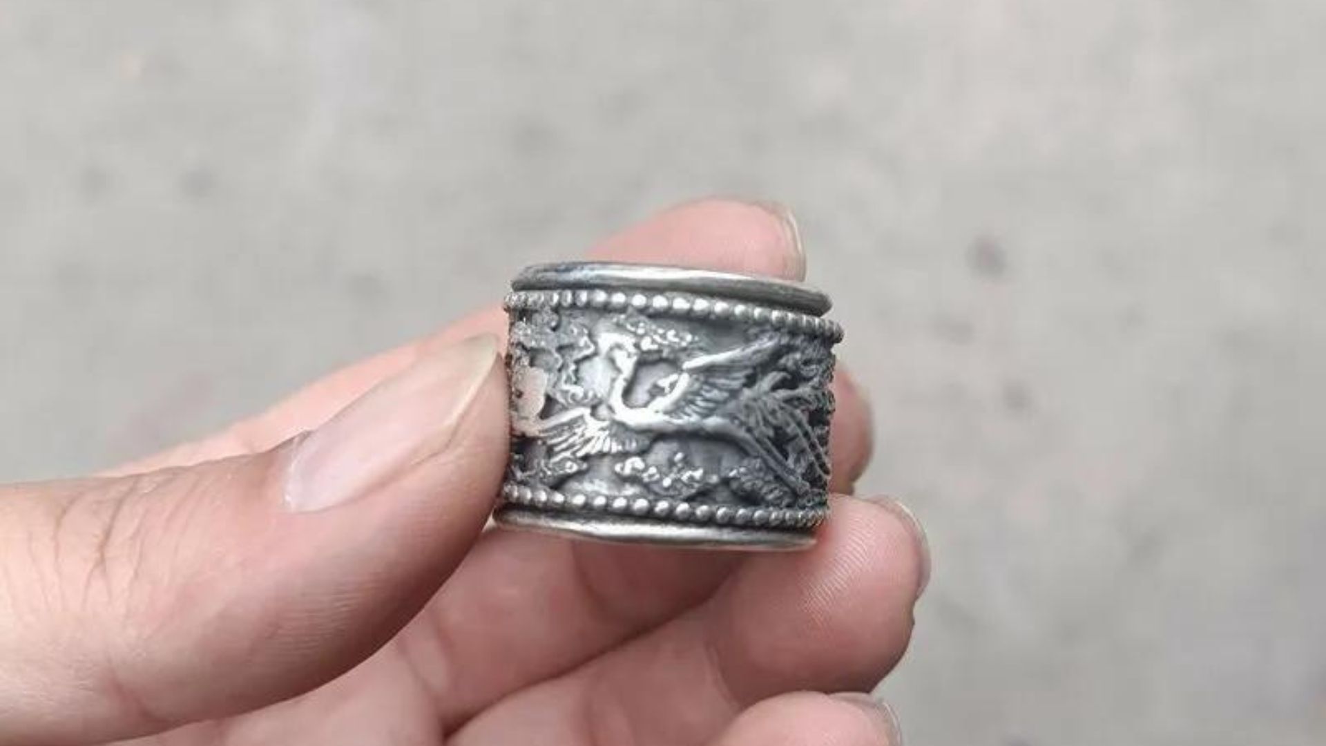 Exquisite ancient Chinese silver handcrafted phoenix ring statue